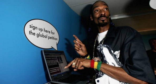 Snoop Dogg on laptop