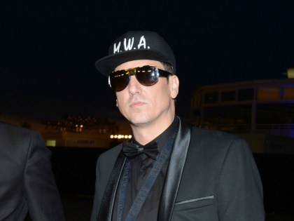 Mike Dean Skillfully Trolls Those Who Think He’s An English Soccer Referee