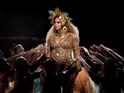 All Hail Beyoncé: Twitter Erupts As Queen Bey Slays With 2017 Grammy Performance