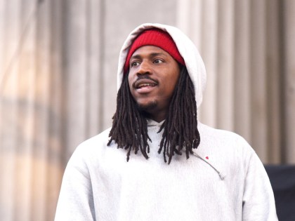 TDE’s SiR Shares “Chasing Summer” Album Featuring Kendrick Lamar, Lil Wayne & More