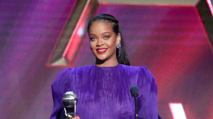 Rihanna’s ‘ANTI’ Still Making Billboard Chart History 4 Years After Its Release