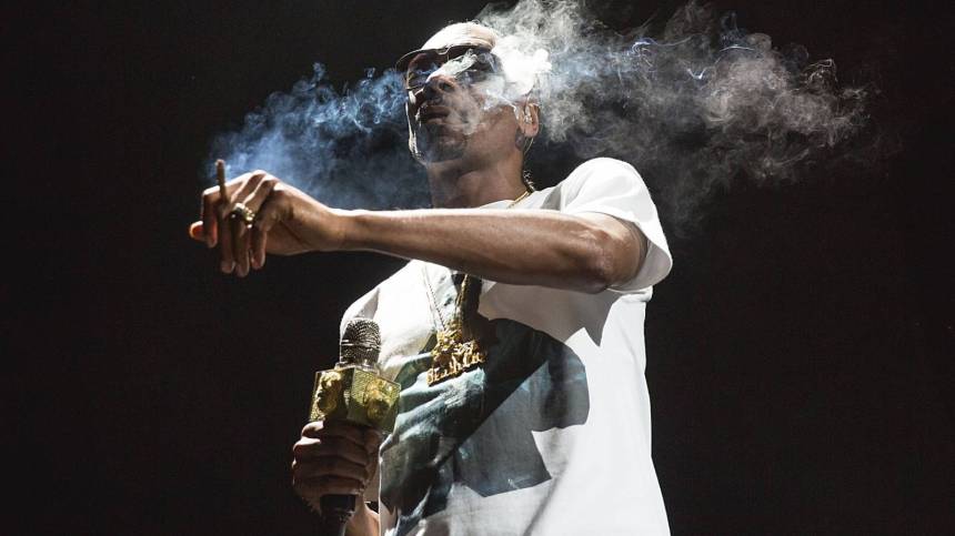Snoop Dogg Suggests He Once ‘Puff Puff Passed’ With Barack Obama