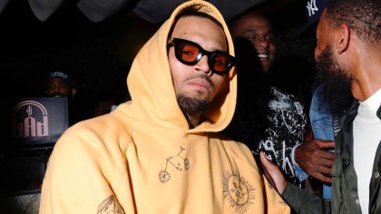 Chris Brown Stands With ‘Top Idiot In The Country’ Kyrie Irving Over Anti-Vax Stance – T.I. Backs Him Up