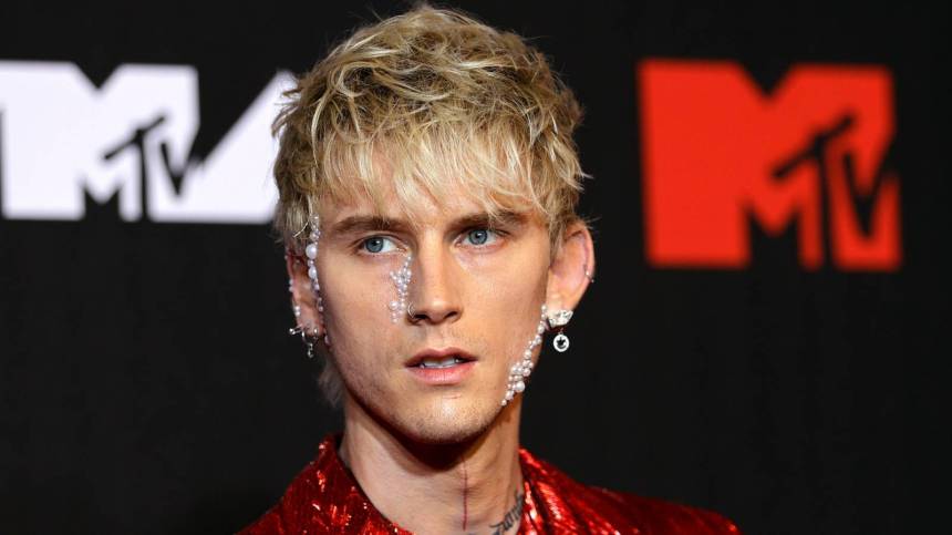 Watch Conor McGregor Throw A Drink At ‘Vanilla Boy Rapper’ Machine Gun Kelly On MTV VMA Red Carpet