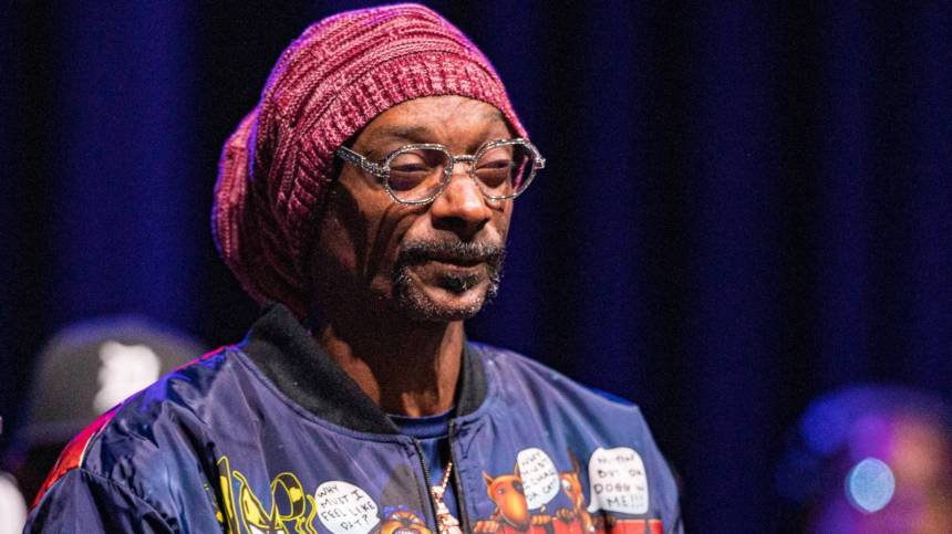 An Emotional Snoop Dogg Sings ‘Stand By Me’ To Boston Crowd Following Mother’s Death