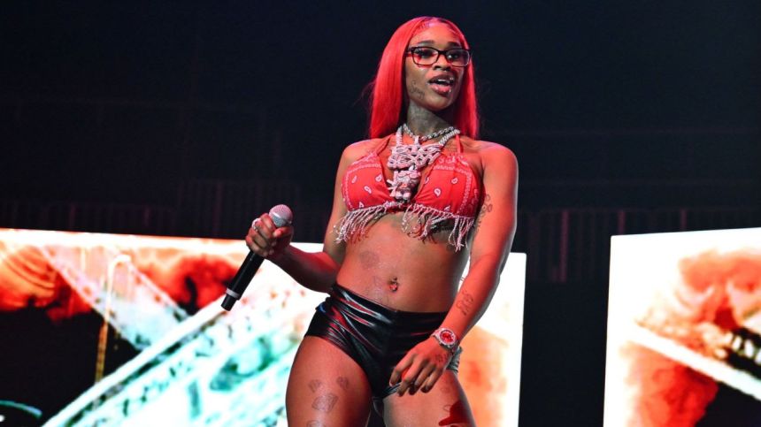 Sexyy Red Calls Out Woman Who Farted Near Her At The 2023 BET Awards