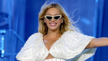 Beyoncé Fan Gets Smacked For Hollering During ‘Mute Challenge’ At Concert