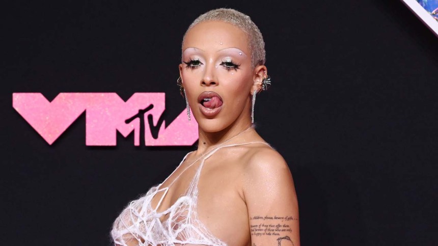 Doja Cat Leaves Little To The Imagination With 'Naked' Outfit At MTV VMAs