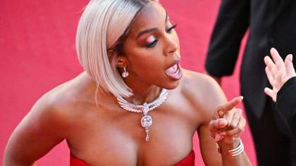 Kelly Rowland Breaks Down Viral Red Carpet Moment: ‘I Stood My Ground & She Stood Hers’