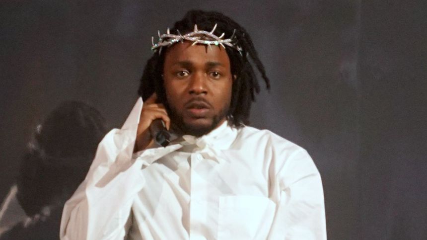 Kendrick Lamar Unites Crips & Bloods On Stage In L.A.
