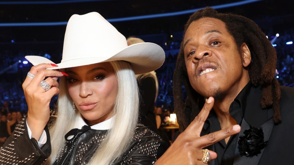 Beyoncé Poses For Eye-Popping Thirst Trap During Romantic Date With JAY ...
