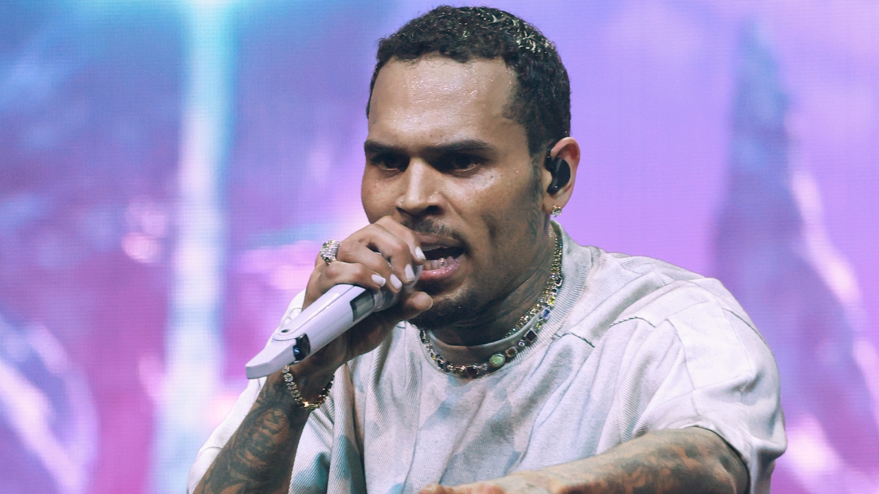 Chris Brown Goes Off On Brazilian Man For 'Impersonating' Him: 'You Could  Never Be Me!' - HipHopDX, image size:1280x720