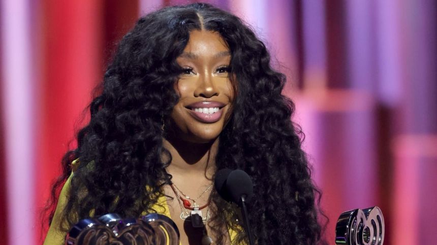 SZA's 'SOS' Shoots Back To No. 1 On Billboard 200 Thanks To 'Lana' Deluxe Album