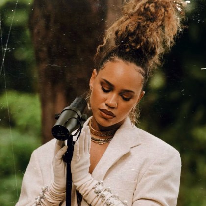 Amanda Reifer – ‘Woman Now’