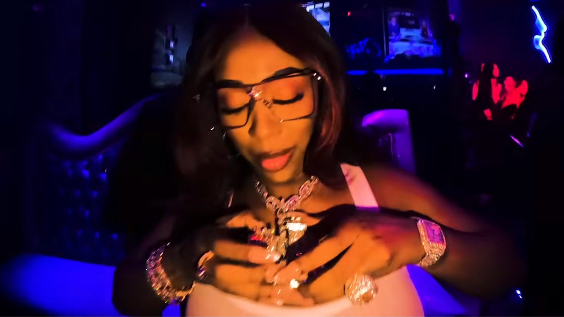 Kash Doll - 'Plot Twist' - HipHopDX