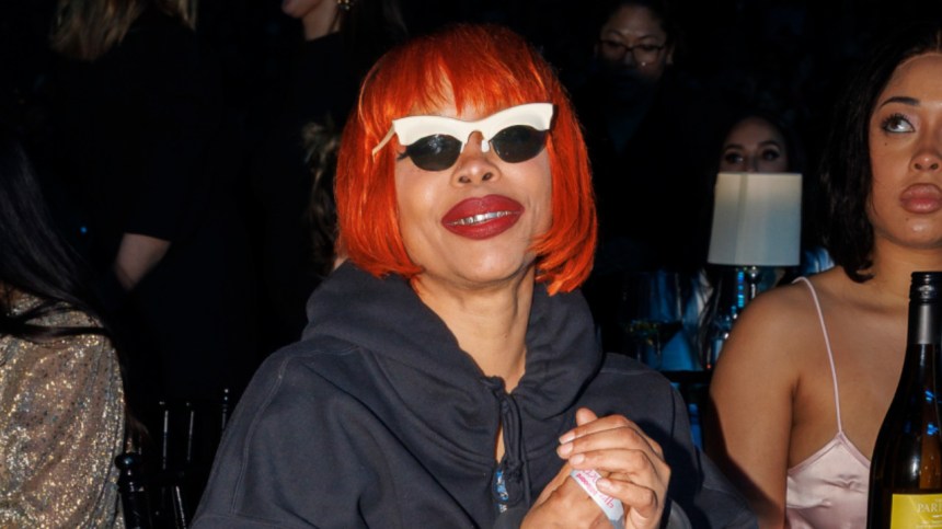 Erykah Badu Brings New Meaning To 'Curvy' With Eye-Popping Outfit At Billboard Awards