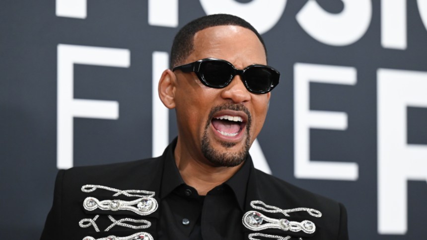 Will Smith Teases Return In New 'Men In Black' Movie: 'They Just [Offered] Me The Bag'
