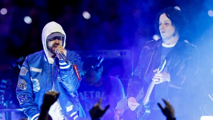 Eminem Joins Jack White For Epic Detroit Lions Thanksgiving Performance:  Watch - HipHopDX
