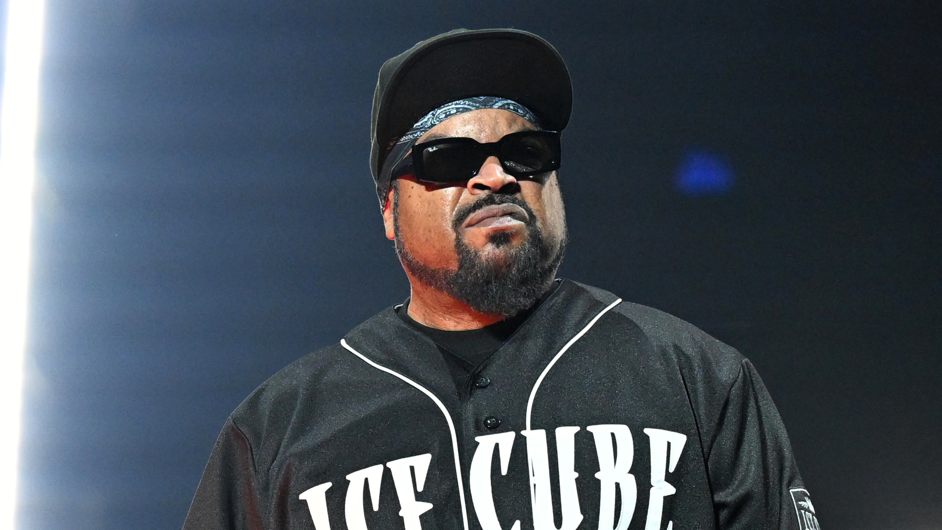 Ice Cube Blasts Lazy Rappers Over “Bullsh*t” Performances: “I Came To Hear You Rap!” Ice Cube Blasts Lazy Rappers Over “Bullsh*t” Performances: “I Came To Hear You Rap!”